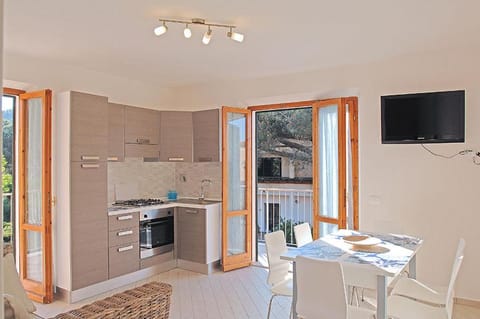 Day, Dining area