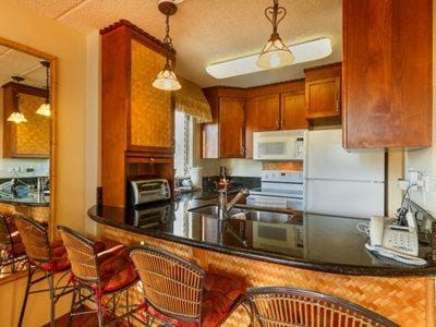 HEART of WAIKIKI,1BDRM,FREE PARKING, WIFI,NO RESORT FEES,YOUTUBE,NETFLIX ! House in Honolulu