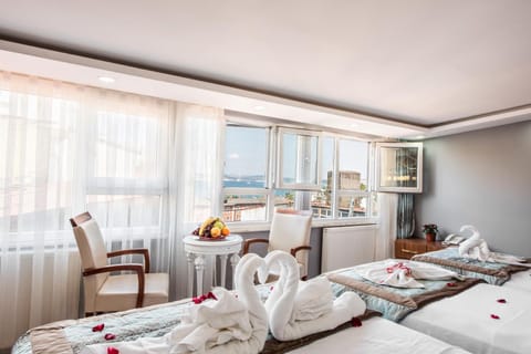 Bed, View (from property/room), Photo of the whole room, Decorative detail, Sea view