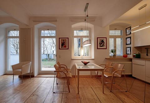 Seating area, Dining area