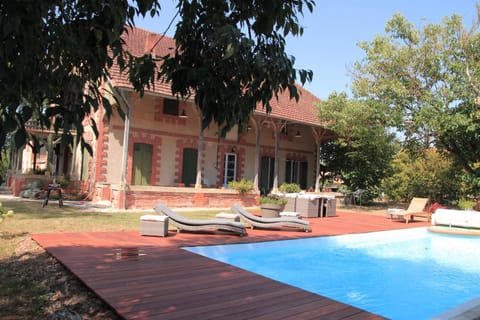 Property building, Balcony/Terrace, Swimming pool, Swimming pool