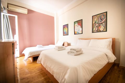 Bed, Bedroom, towels, air conditioner