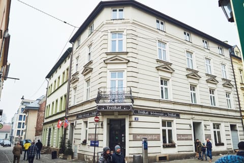 Property building, Neighbourhood, Street view, Location