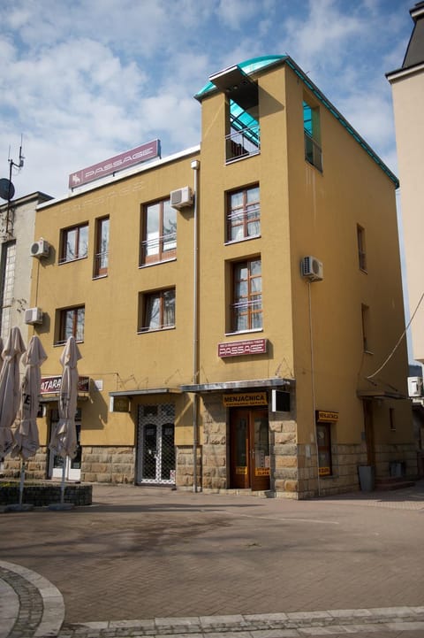 Facade/entrance, Facade/entrance, Balcony/Terrace, Area and facilities