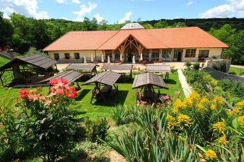 Property building, Restaurant/places to eat, Restaurant/places to eat, Lobby or reception, Fitness centre/facilities, Meeting/conference room, Food
