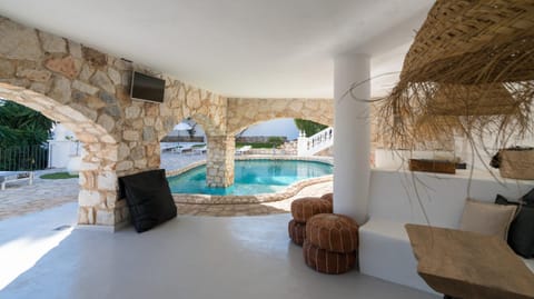 Communal lounge/ TV room, Lounge or bar, Pool view, Swimming pool, Drinks, Alcoholic drinks, Non alcoholic drinks, Internal: Not applicable to any particular room