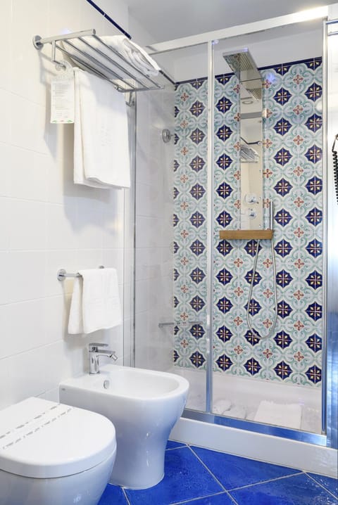 Toilet, Internal: Not applicable to any particular room