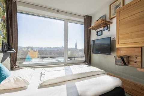 Bed, TV and multimedia, View (from property/room), Photo of the whole room