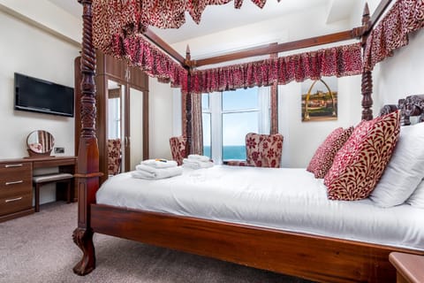 Bed, View (from property/room), Photo of the whole room, Bedroom, Sea view, Sea view