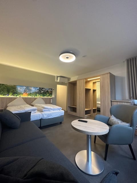 Photo of the whole room, Seating area