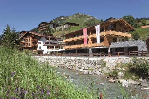 Property building, Facade/entrance, Day, Summer, Mountain view, River view, Parking