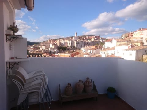 TV and multimedia, Balcony/Terrace, Dining area, City view, Landmark view