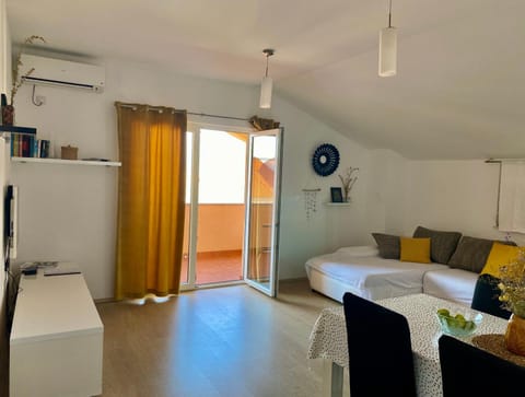 Living room, Photo of the whole room, Seating area, Dining area, air conditioner