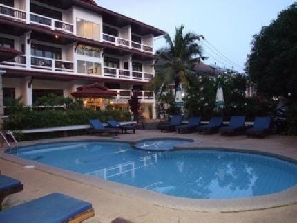 Swimming pool