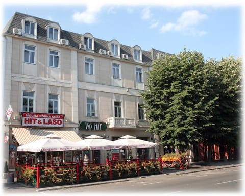 Facade/entrance, Bird's eye view