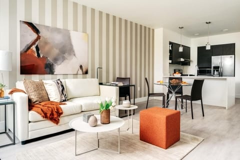 Kitchen or kitchenette, Living room, Seating area, Dining area