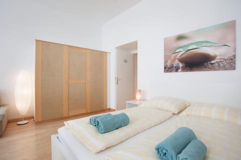 Bed, Living room