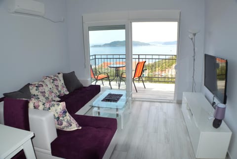 TV and multimedia, Balcony/Terrace, Living room