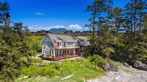 Facade/entrance, Bird's eye view