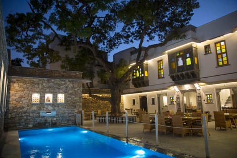 Property building, Swimming pool