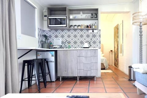 Courtyard Studio lights and wi fi during load shedding Apartment in Stellenbosch