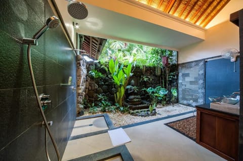 Luxury 3BR Infinity Jungle View Aashaya Villa Ubud Villa in Ubud