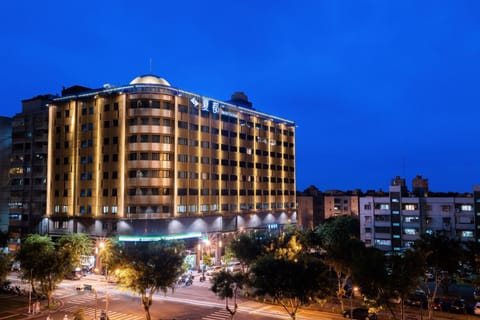 Property building, Nearby landmark, Restaurant/places to eat