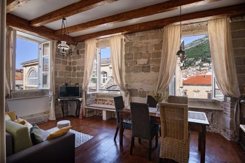 Living room, Landmark view