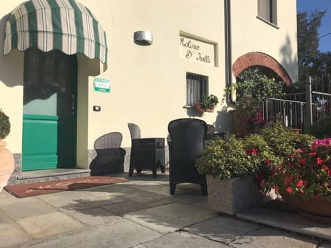 Facade/entrance