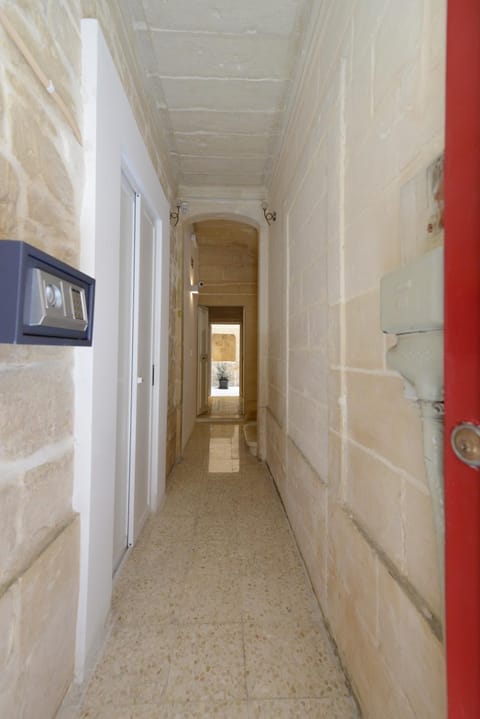 Facade/entrance, Floor plan