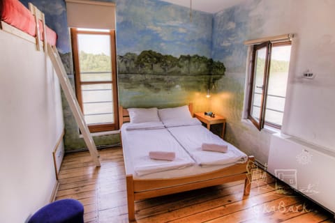 Spring, Bed, Day, Decorative detail, Bedroom, On site, River view, bunk bed