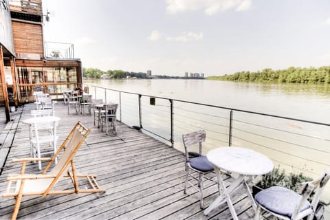 Balcony/Terrace, Lounge or bar, Decorative detail, River view