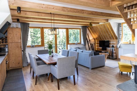 TV and multimedia, Living room, Seating area, Dining area