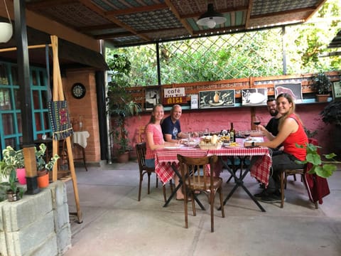 Restaurant/places to eat, People