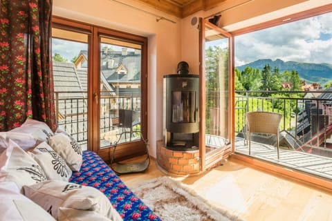 Balcony/Terrace, Living room, Seating area, Mountain view