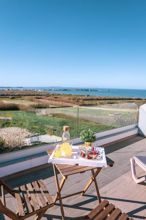 Balcony/Terrace, Food and drinks, Dining area, Bedroom, Garden view, Sea view