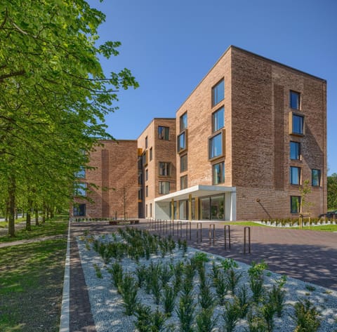 Property building, Patio, Facade/entrance