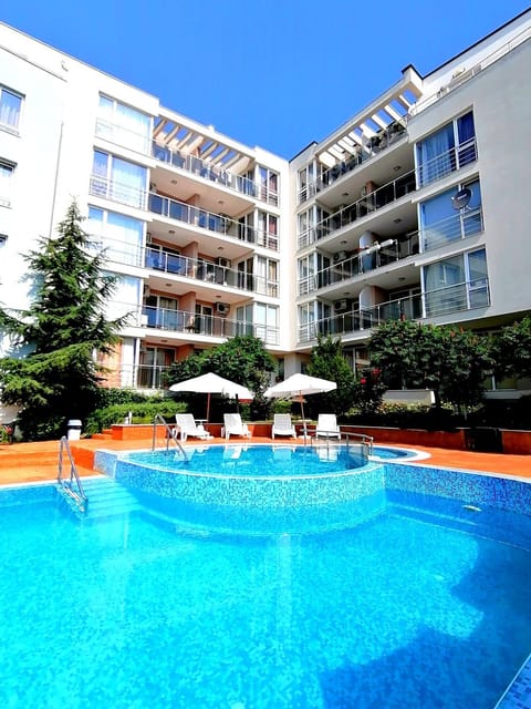 Property building, Facade/entrance, Swimming pool