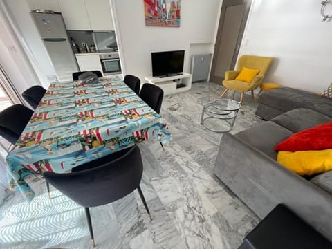 Kitchen or kitchenette, Living room, Dining area