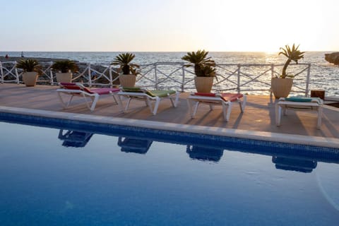 Natural landscape, View (from property/room), Pool view, Sea view, Swimming pool, sunbed