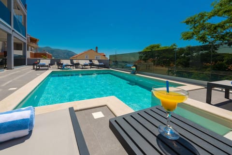 Apartments Villa Poco Loco Apartment in Mlini