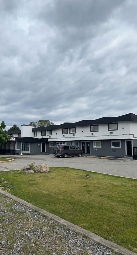 Property building, Day, Parking