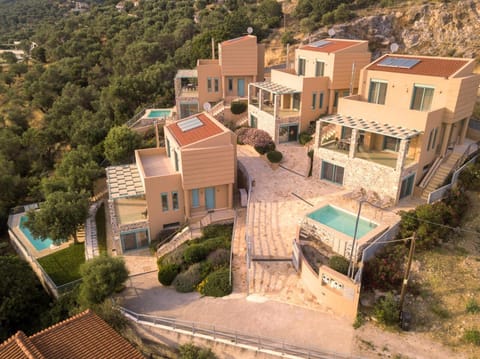 Property building, Day, Natural landscape, Bird's eye view, Mountain view, Pool view, Swimming pool, sunbed