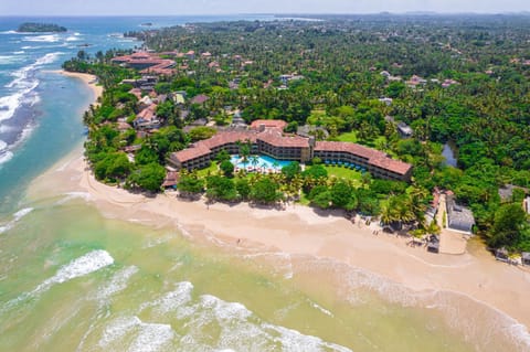 Property building, Natural landscape, Bird's eye view, Beach, Sea view
