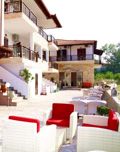 Patio, Staff, Natural landscape, Lobby or reception, Decorative detail, Beach, Pets, Garden view, Landmark view, Sea view, Family