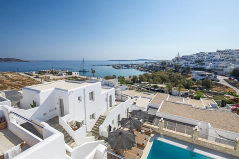 Property building, Sea view, Swimming pool, Location