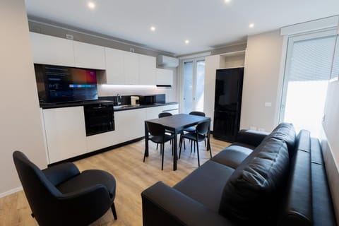 Kitchen or kitchenette, Living room, Seating area, kitchen