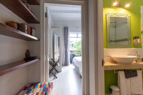 Shower, Bathroom, towels