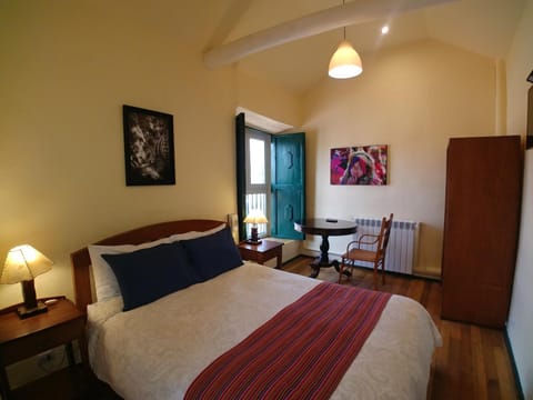 Photo of the whole room, Bedroom, heating