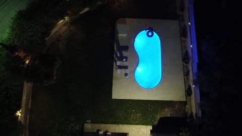 Property building, Garden view, Pool view, Swimming pool